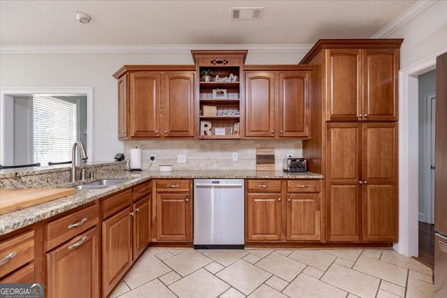200 River Oak Court, Kathleen, GA 31047