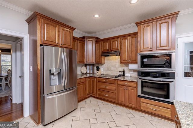 200 River Oak Court, Kathleen, GA 31047