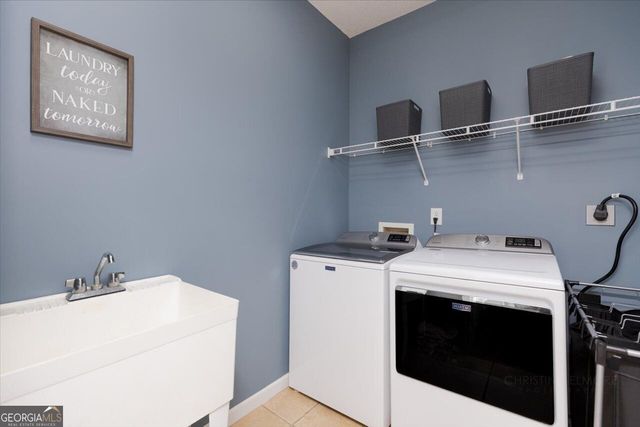 200 River Oak Court, Kathleen, GA 31047