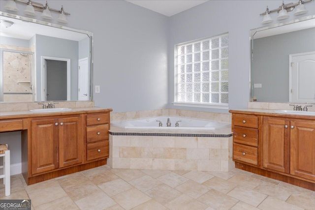 200 River Oak Court, Kathleen, GA 31047
