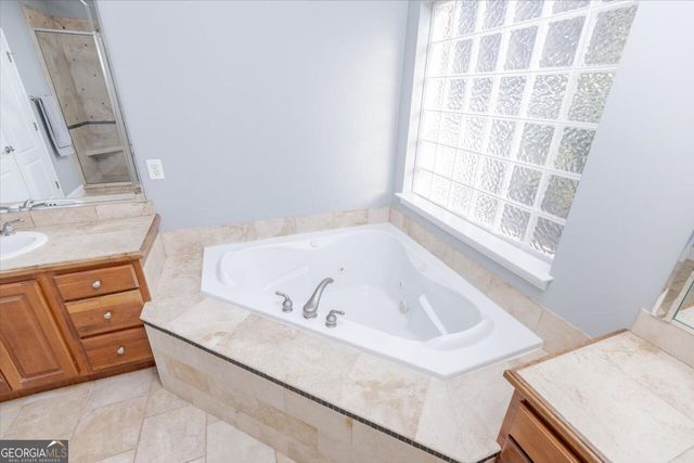 200 River Oak Court, Kathleen, GA 31047
