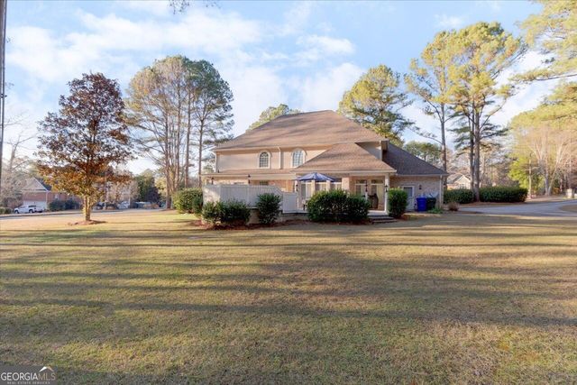 200 River Oak Court, Kathleen, GA 31047