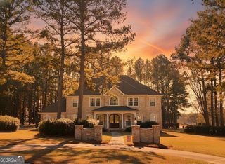 200 River Oak Court, Kathleen, GA 31047