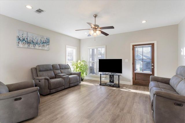 11 Cosmos, Hattiesburg, MS 39402