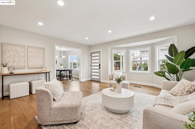 901 E 28th St, Oakland, CA 94610