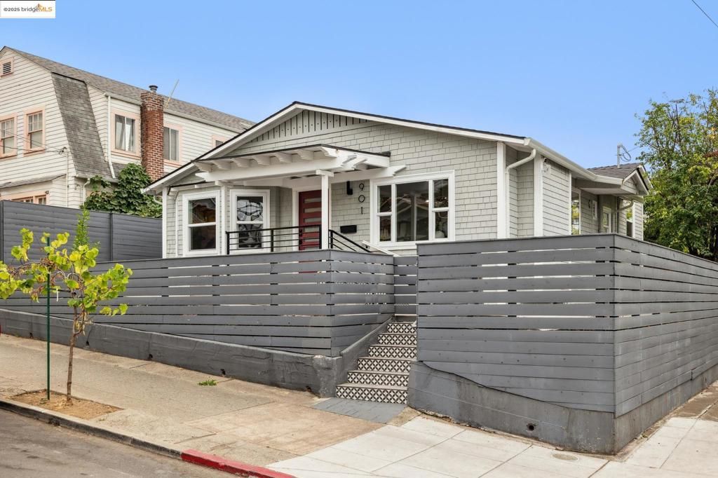 901 E 28th St, Oakland, CA 94610