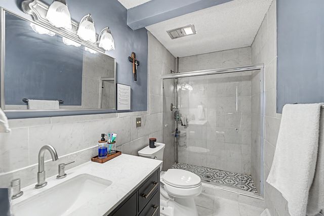 2235 Edgehill Rd, Salina, KS 67401