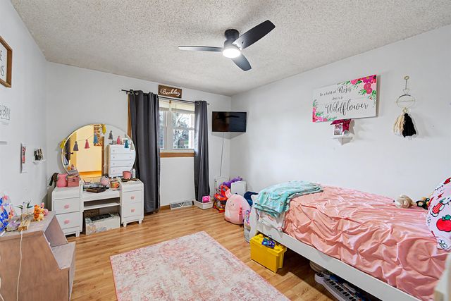 2235 Edgehill Rd, Salina, KS 67401