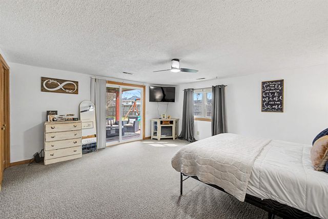 2235 Edgehill Rd, Salina, KS 67401