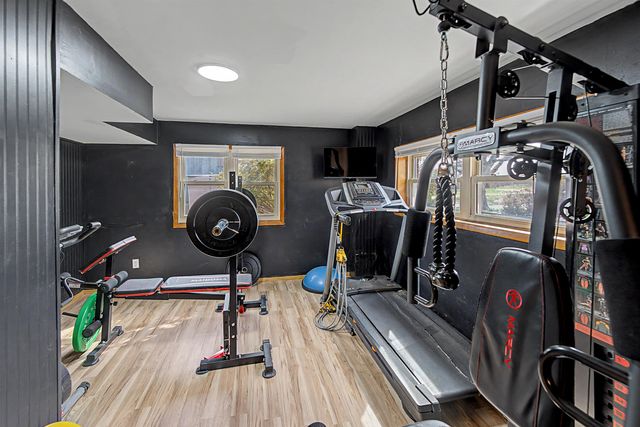 2235 Edgehill Rd, Salina, KS 67401