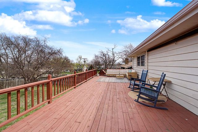 2235 Edgehill Rd, Salina, KS 67401