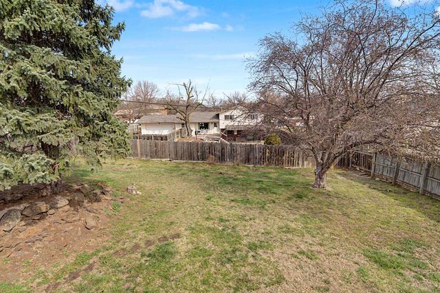 2235 Edgehill Rd, Salina, KS 67401