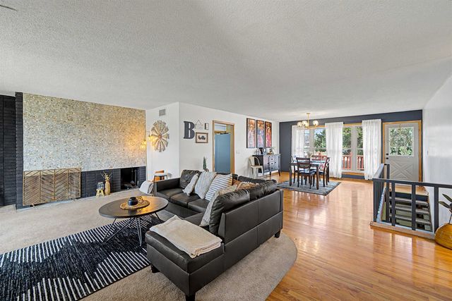 2235 Edgehill Rd, Salina, KS 67401