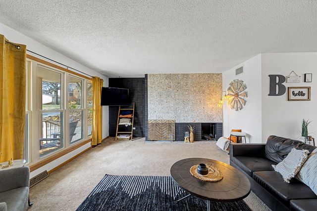 2235 Edgehill Rd, Salina, KS 67401