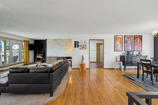 2235 Edgehill Rd, Salina, KS 67401