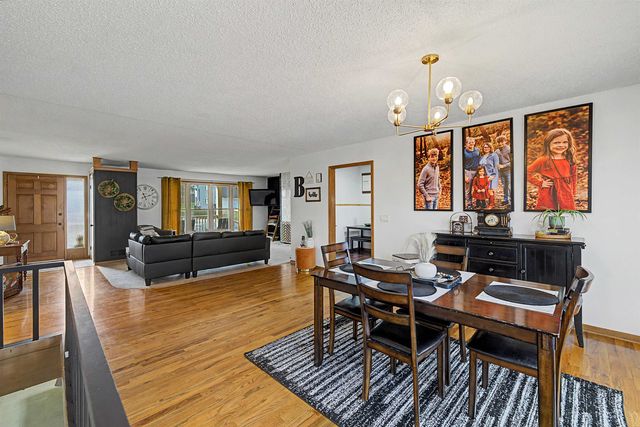 2235 Edgehill Rd, Salina, KS 67401