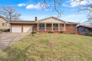 2235 Edgehill Rd, Salina, KS 67401