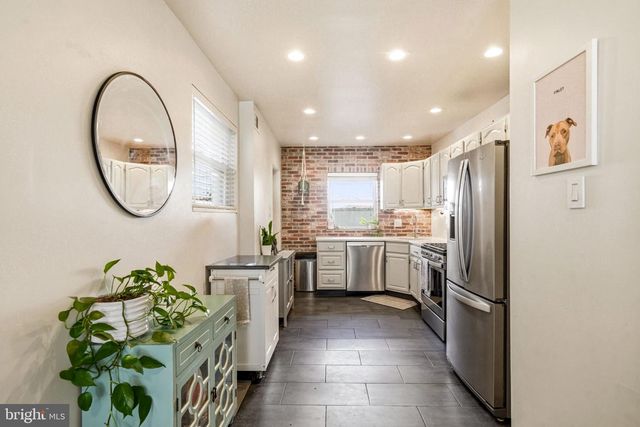1832 S SARTAIN ST, Philadelphia, PA 19148