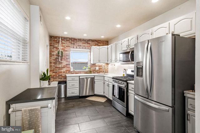 1832 S SARTAIN ST, Philadelphia, PA 19148