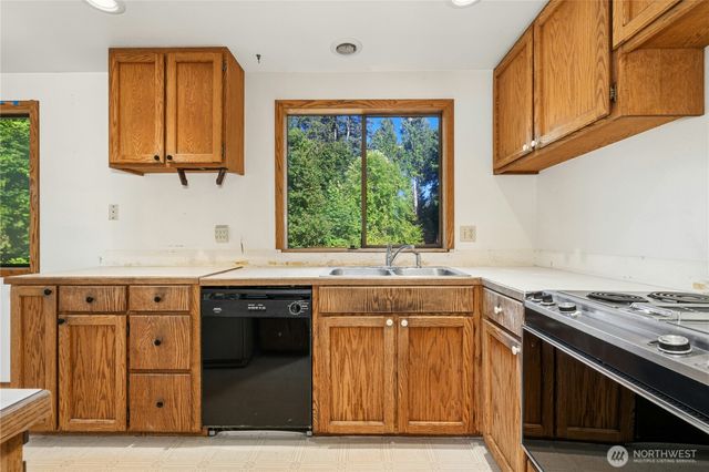 18515 NE 143rd Place, Woodinville, WA 98072