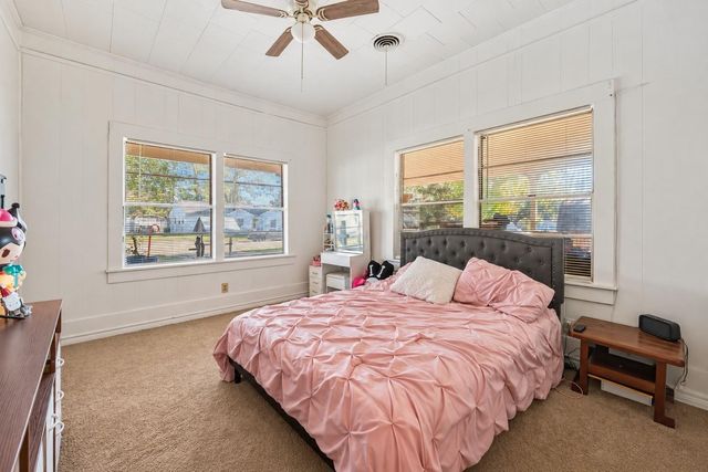945 N Travis Street, Liberty, TX 77575
