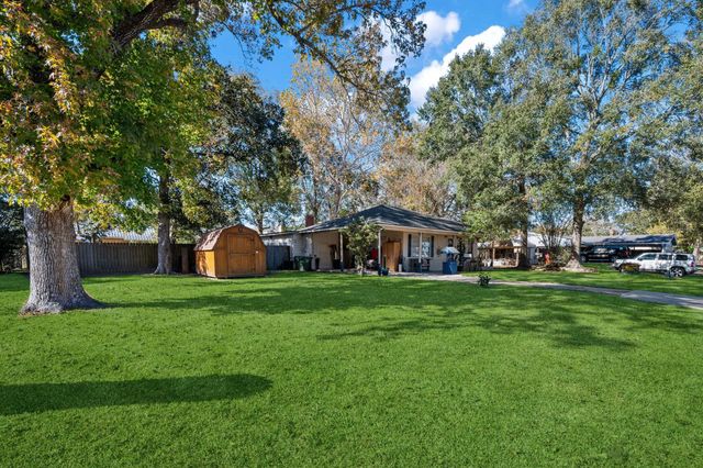 945 N Travis Street, Liberty, TX 77575