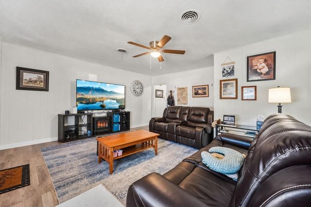 945 N Travis Street, Liberty, TX 77575