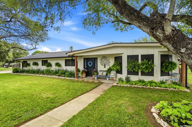 910 Oakridge, Pleasanton, TX 78064