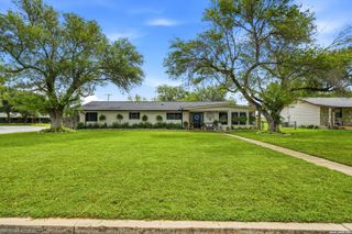 910 Oakridge, Pleasanton, TX 78064