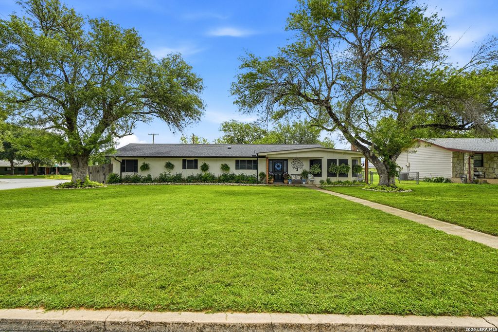 910 Oakridge, Pleasanton, TX 78064