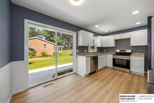 4201 Bel-Ridge Drive, Lincoln, NE 68521
