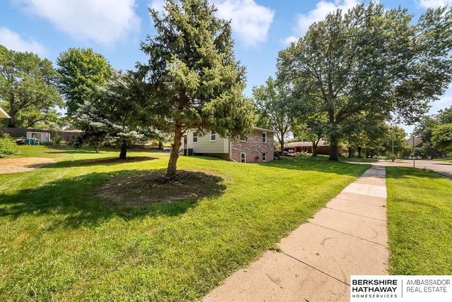 4201 Bel-Ridge Drive, Lincoln, NE 68521