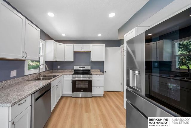 4201 Bel-Ridge Drive, Lincoln, NE 68521
