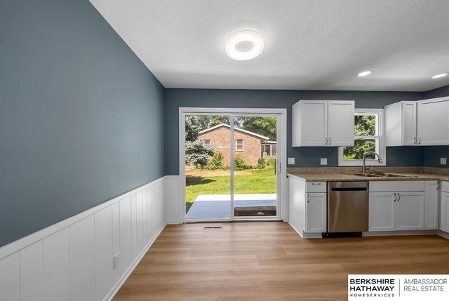 4201 Bel-Ridge Drive, Lincoln, NE 68521