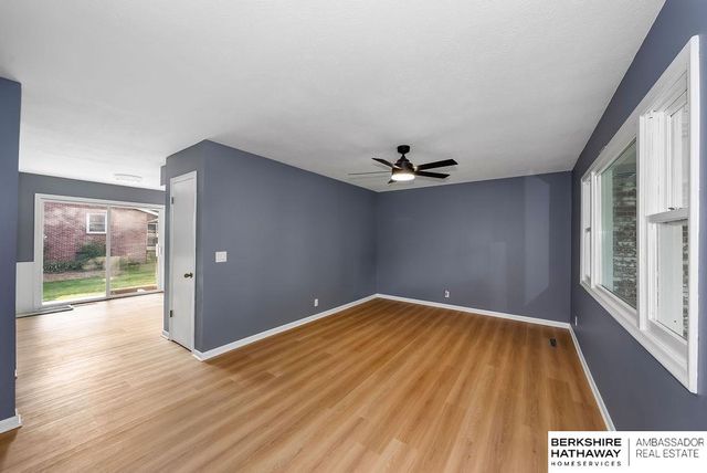 4201 Bel-Ridge Drive, Lincoln, NE 68521