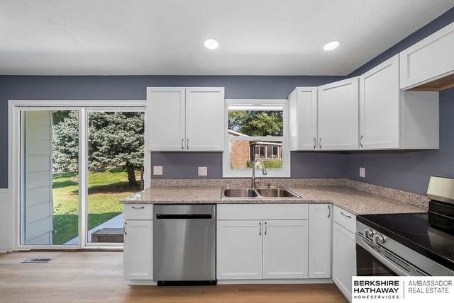4201 Bel-Ridge Drive, Lincoln, NE 68521