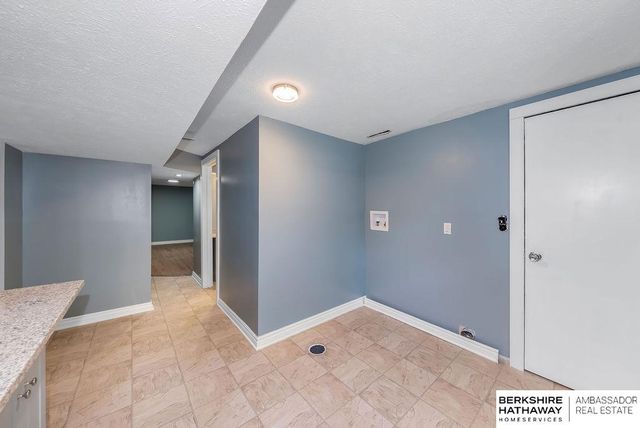 4201 Bel-Ridge Drive, Lincoln, NE 68521