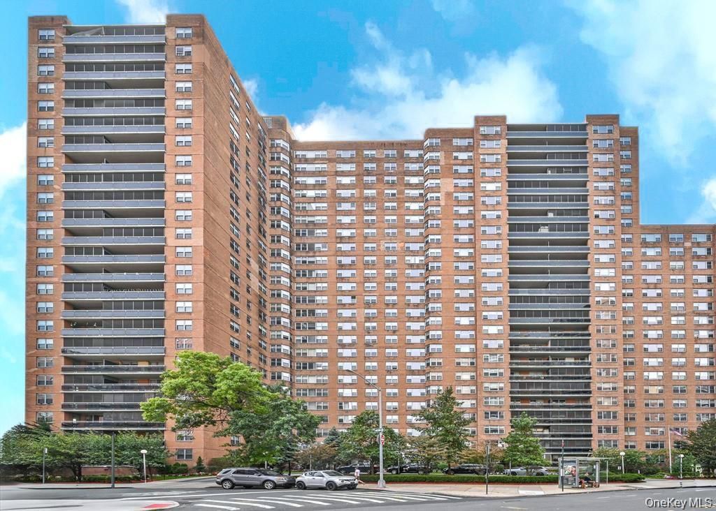 70-25 Yellowstone Boulevard 7M, Forest Hills, NY 11375