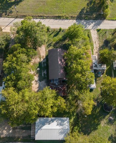 713 S Banks Street, Caldwell, TX 77836