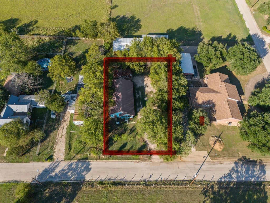 713 S Banks Street, Caldwell, TX 77836