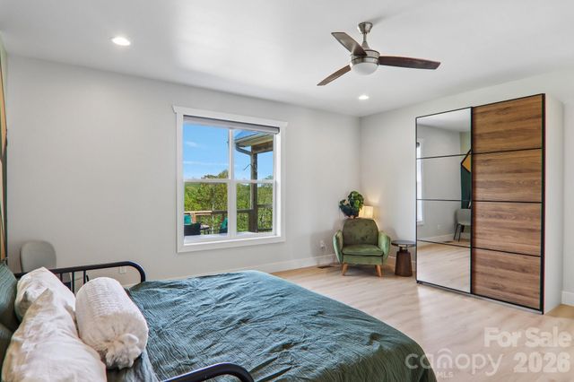 68 Simply Grateful Drive, Hendersonville, NC 28792