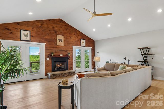 68 Simply Grateful Drive, Hendersonville, NC 28792