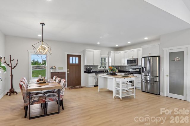 68 Simply Grateful Drive, Hendersonville, NC 28792