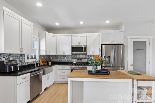 68 Simply Grateful Drive, Hendersonville, NC 28792