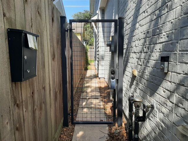 1716 Ridgewood Street, Houston, TX 77006