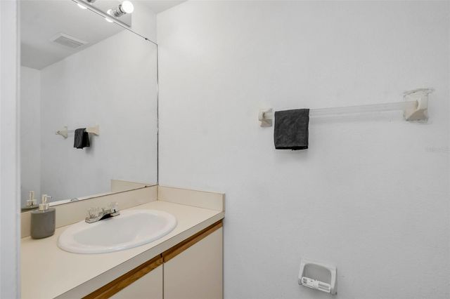 2208 FLETCHERS POINT CIRCLE, Tampa, FL 33613