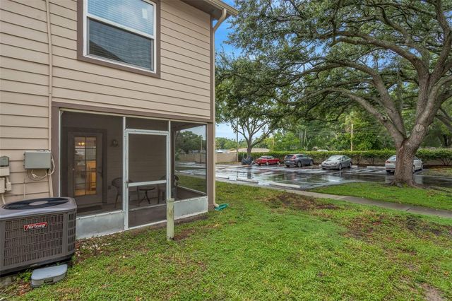 2208 FLETCHERS POINT CIRCLE, Tampa, FL 33613
