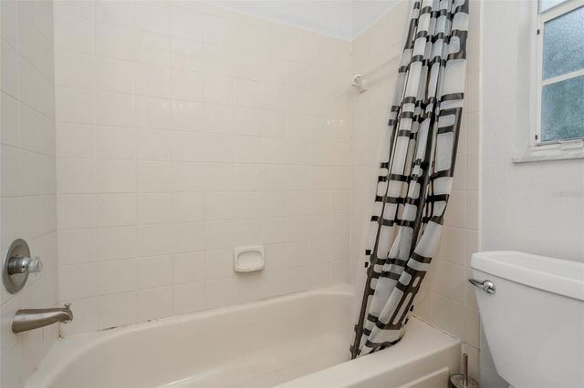 2208 FLETCHERS POINT CIRCLE, Tampa, FL 33613