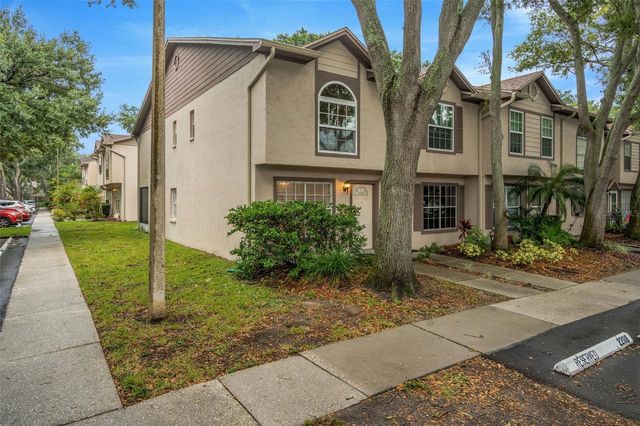 2208 FLETCHERS POINT CIRCLE, Tampa, FL 33613