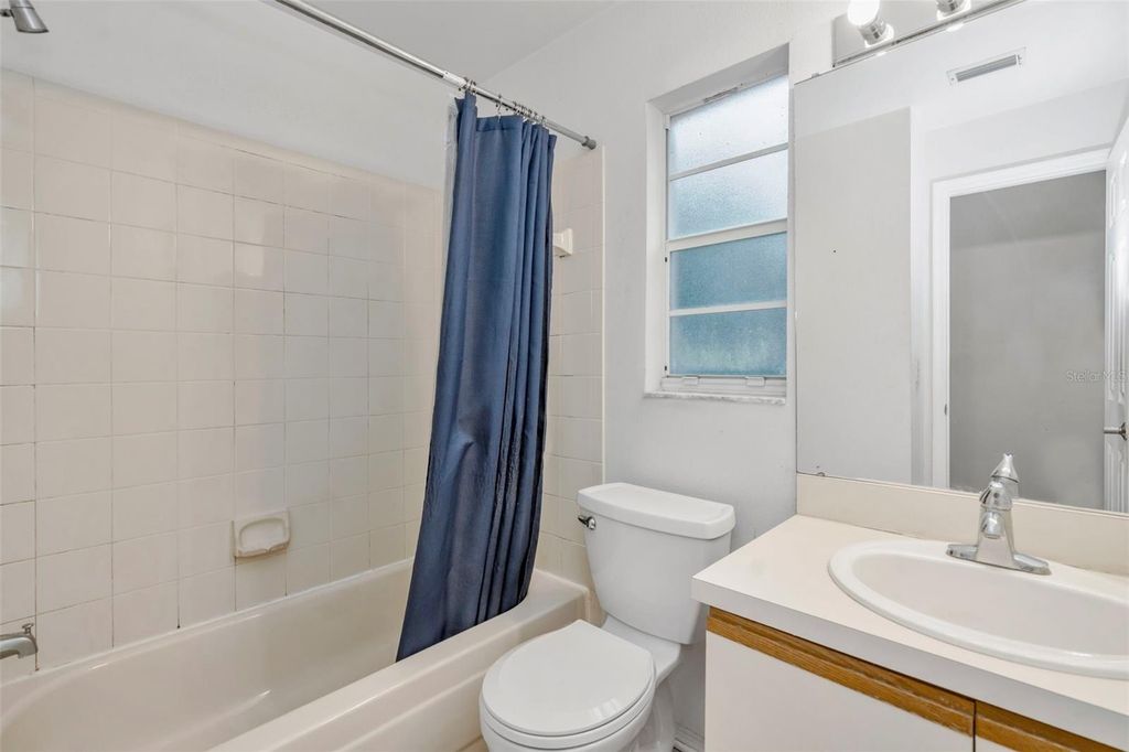 Image 30 of property listing at 2208 FLETCHERS POINT CIRCLE, Tampa, FL 33613